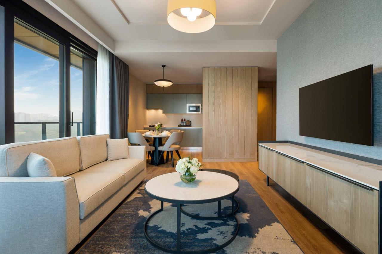 Hotel Movenpick Living Istanbul Camlivadi Exterior foto