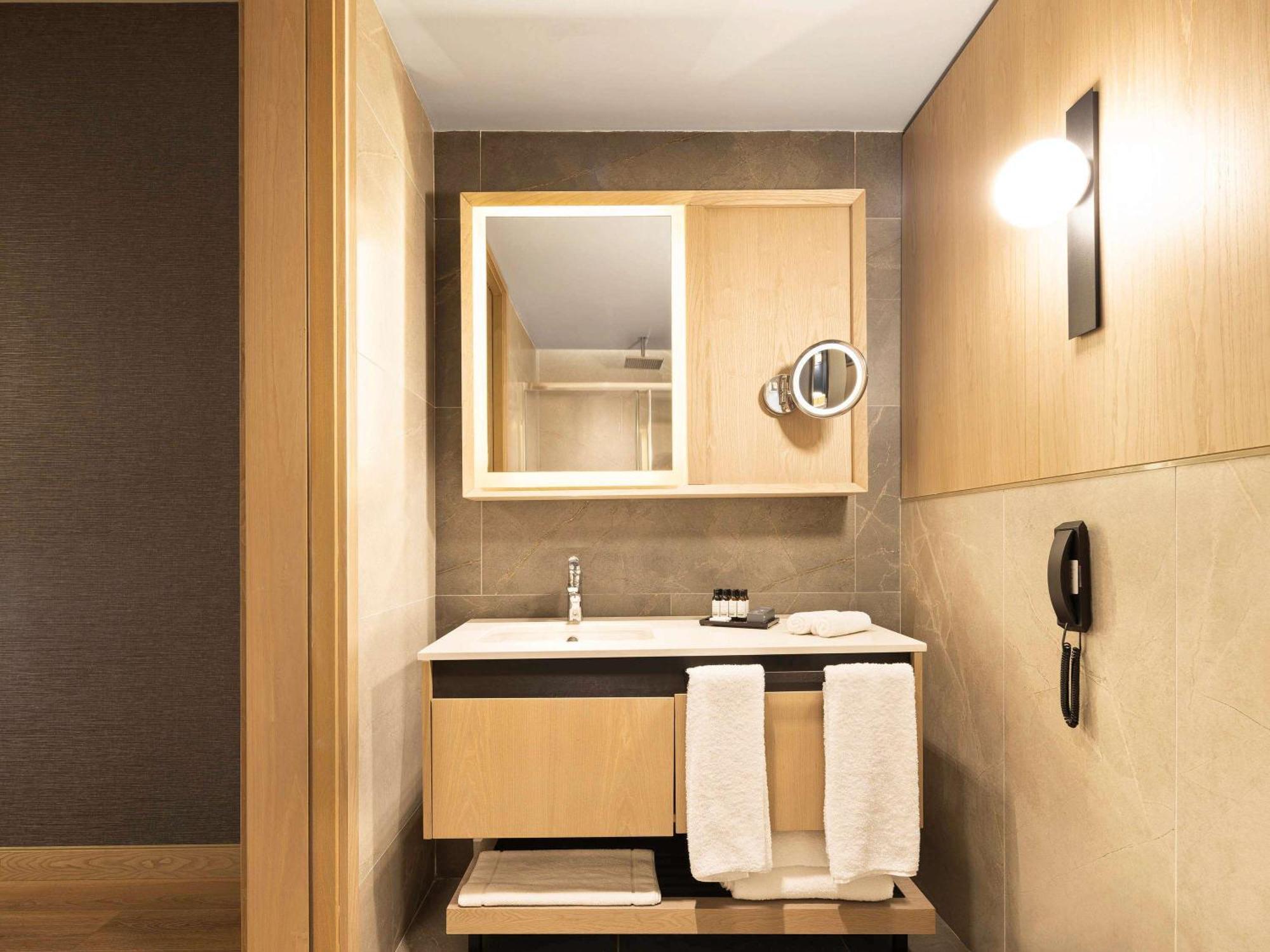 Hotel Movenpick Living Istanbul Camlivadi Exterior foto